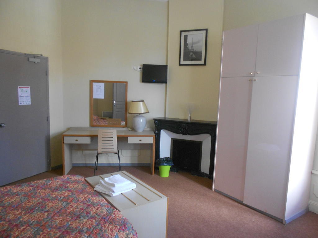Hotel De La Gare Romans-sur-Isère Rum bild
